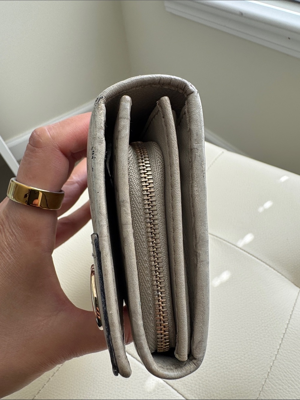 Gucci Cream GG Monogram Continental Wallet with Gold Logo - Picture 4 of 12